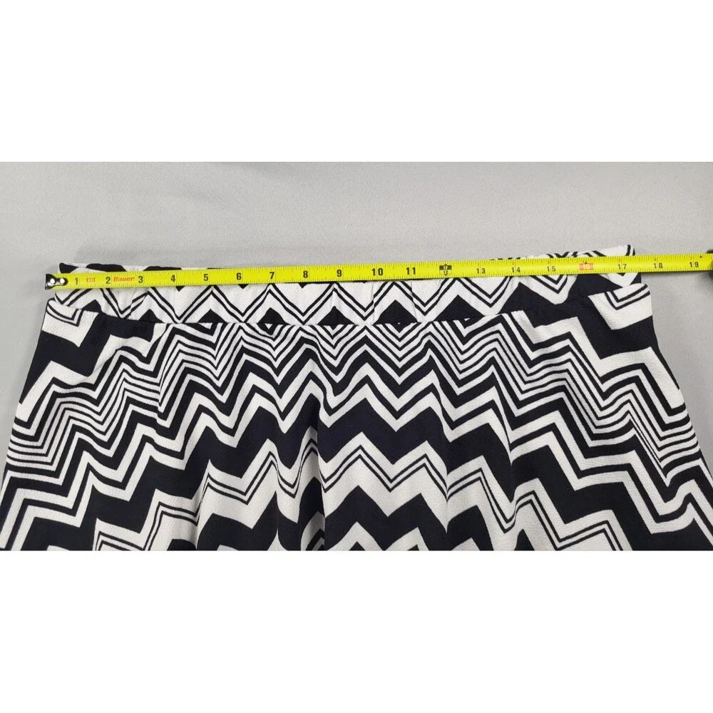 NWT  Rue 21 black white zigzag stripe circle Xl Women’s elastic waist mini - Picture 3 of 5
